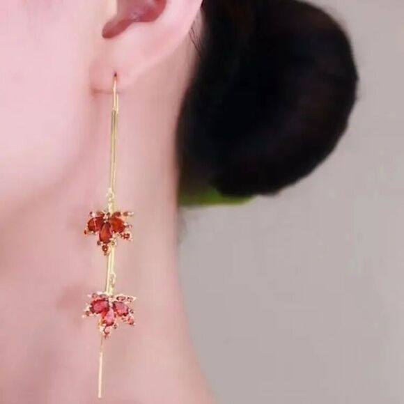 🍁🆕🍁 Elegant 14K Gold Plated Red Maple Leaf Dangle Earrings🍁 - Picture 5 of 11